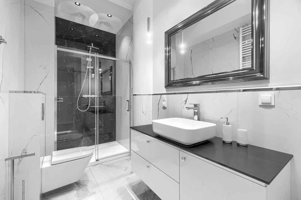 W Hanza Tower Apartment *